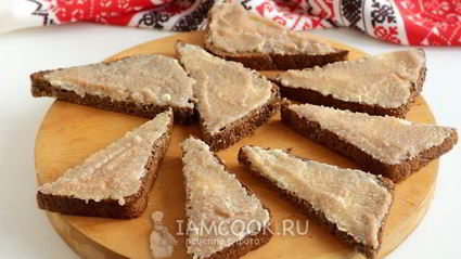 бутерброды с икрой сельди и огурцом