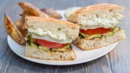 бутерброды с кабачком и помидором