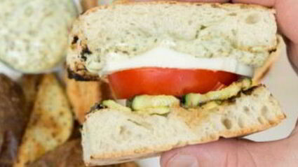 бутерброды с кабачком и помидором