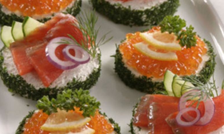 Рецепт бутербродов с красной икрой и красной рыбой