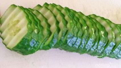 бутерброды с красной рыбой и огурцом