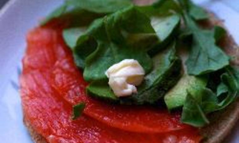 Рецепт бутербродов с лососем и авокадо