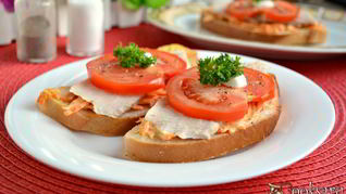 Бутерброды с морковью и отварным мясом