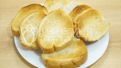 бутерброды с паштетом из куриной печени