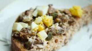 Бутерброды с печенью и яйцом