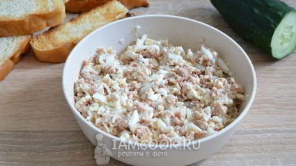 бутерброды с печенью трески и яйцом