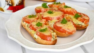 Бутерброды с помидорами и сыром в духовке