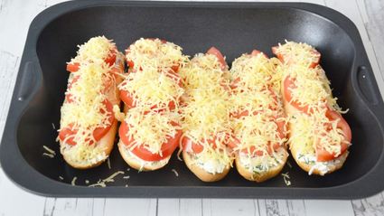 бутерброды с помидорами и сыром в духовке