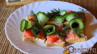 Бутерброды с семгой и свежим огурцом