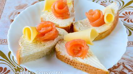 бутерброды с семгой и сыром