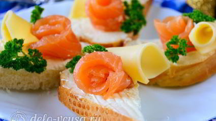 бутерброды с семгой и сыром