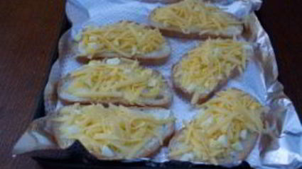 бутерброды с сыром и чесноком