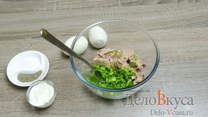 бутерброды с тунцом, яйцом и зеленым луком