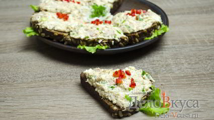 бутерброды с тунцом, яйцом и зеленым луком