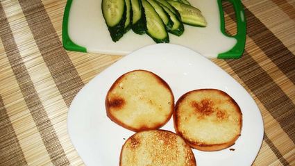 бутерброды со шпротами и огурцом