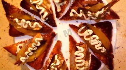 бутерброды со шпротами, соленым огурцом