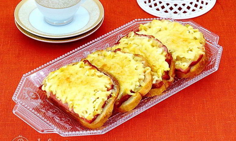 Рецепт горячих бутербродов с ананасом