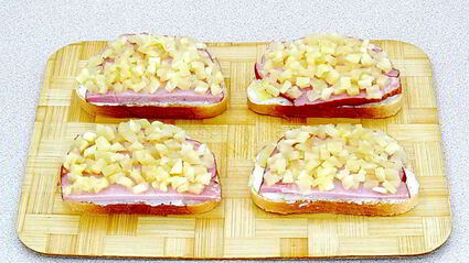 горячие бутерброды с ананасом