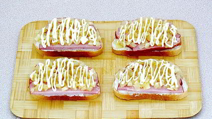 горячие бутерброды с ананасом