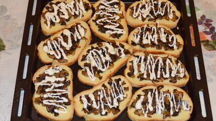 горячие бутерброды с грибами и сыром в духовке