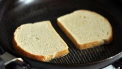 горячие бутерброды с сыром и помидорами