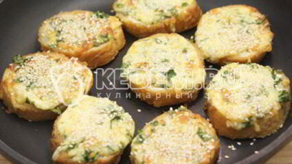 горячие бутерброды с сыром и зеленью