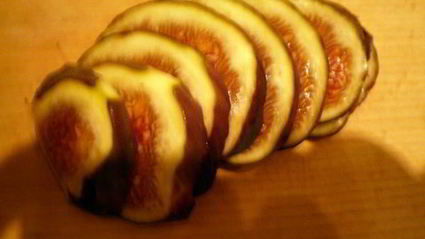 горячий бутерброд с инжиром и сыром дорблю