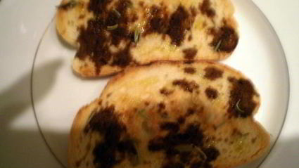 горячий бутерброд с инжиром и сыром дорблю