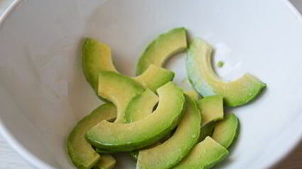 мини-бутерброды с лососем и кремом из хрена