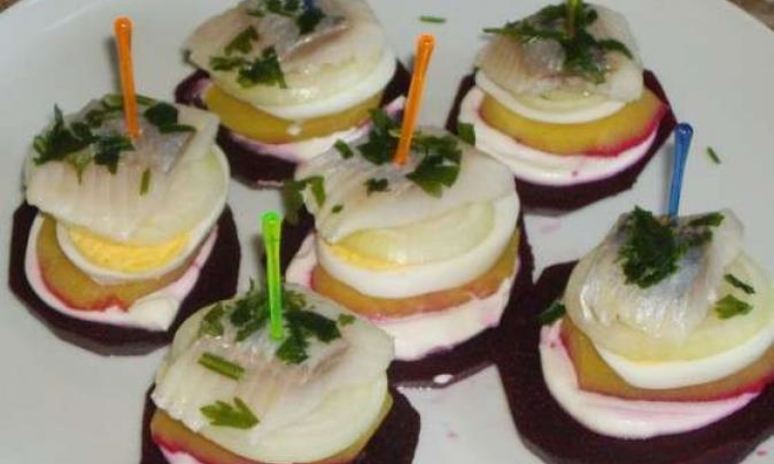 Рецепт овощных бутербродов с сельдью