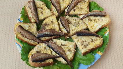 праздничные бутерброды со шпротами