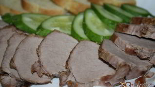 Свиная вырезка для бутербродов в чесночно-имбирно-соевом маринаде