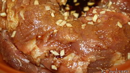 свиная вырезка для бутербродов в чесночно-имбирно-соевом маринаде