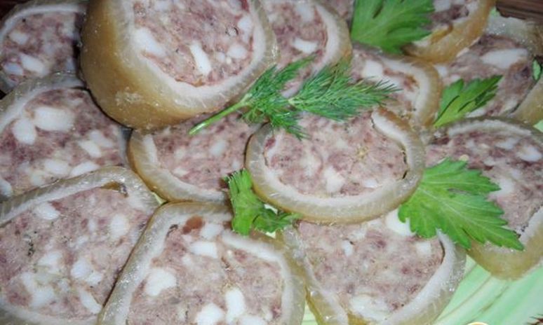 Рецепт домашней колбасы в свиной шкурке