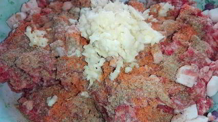 домашняя колбаса в свиной шкурке