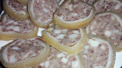 домашняя колбаса в свиной шкурке