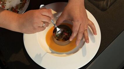 баклажанная икра на тыквенном пюре