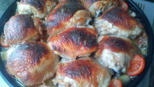 Куриные бедра маринованные в кефире, с картошкой