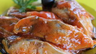 Маринованная рыба с томатным соусом