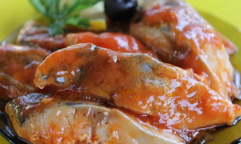 Рецепт маринованной рыбы с томатным соусом