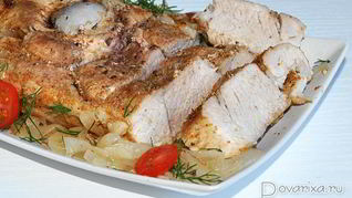 Мясо, запеченное в маринованном луке