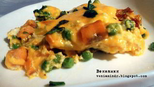 Фриттата с бататом, горошком и сыром чеддер