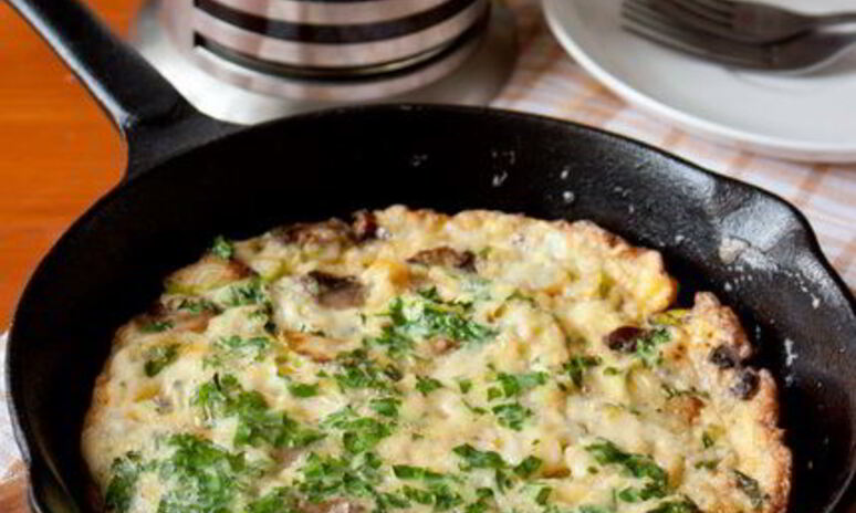 Рецепт фриттаты с грибами, цуккини и голубым сыром