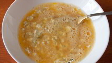 фриттата с грибами, цуккини и голубым сыром