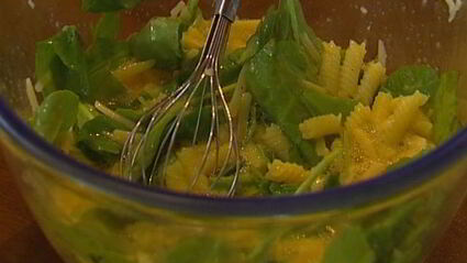 фриттата с макаронами и шпинатом