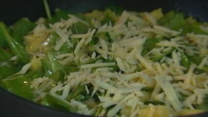 фриттата с макаронами и шпинатом