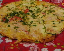 Фриттата с тунцом, кабачком и сладким перцем