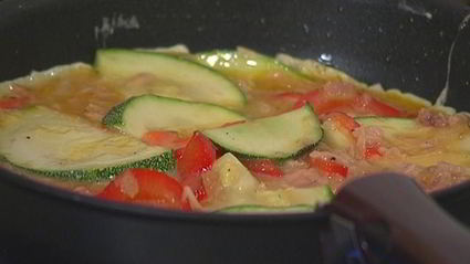 фриттата с тунцом, кабачком и сладким перцем