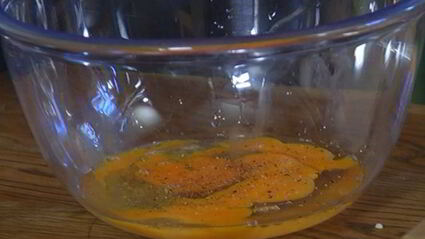 фриттата со спаржей, помидорами и фетой