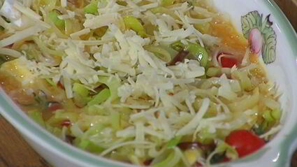 фриттата со спаржей, помидорами и фетой